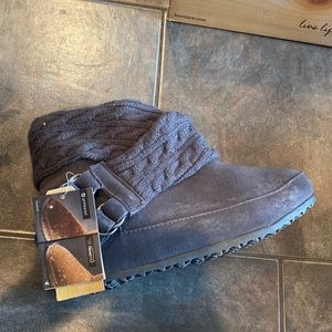 Brand New In Box Bearpaw Alison 1915W/Charcoal